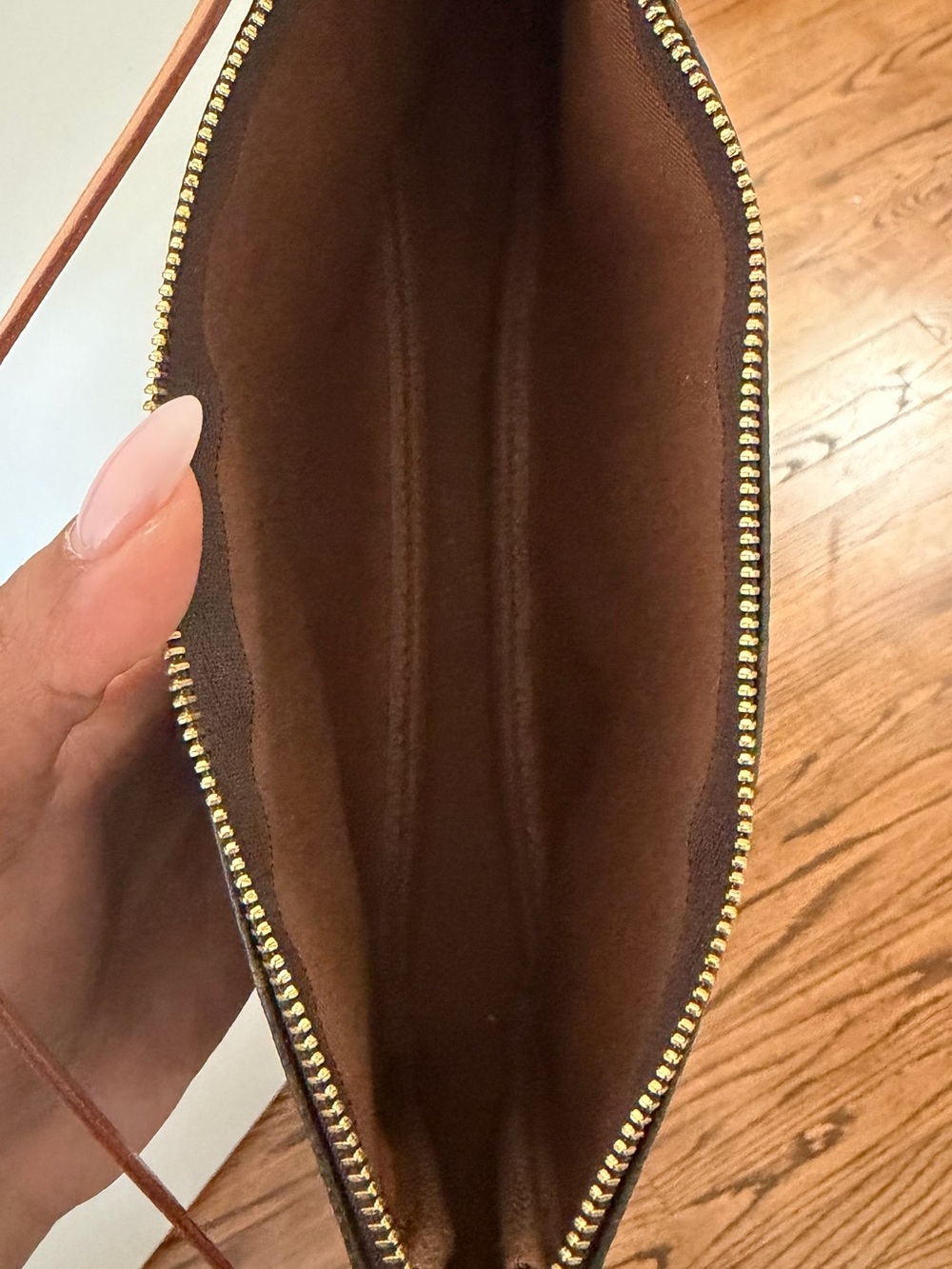 Louis Vuitton Monogram Pochette Shoulder Bag in Brown with Tan Strap - Picture 3 of 16